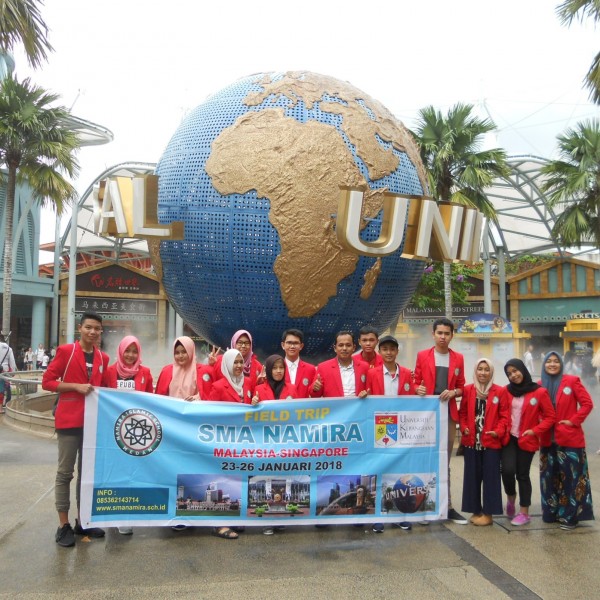 Siswa SMA Study Tour Ke Malaysia dan Singapura
