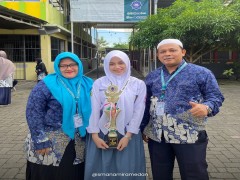 SISWA SMA ISLAM NAMIRA JUARA 2 ENGLISH SPEECH DI POLMED