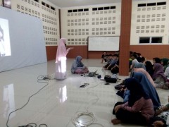 Siswa SMA Namira Laksanakan Malam Ibadah di Sekolah